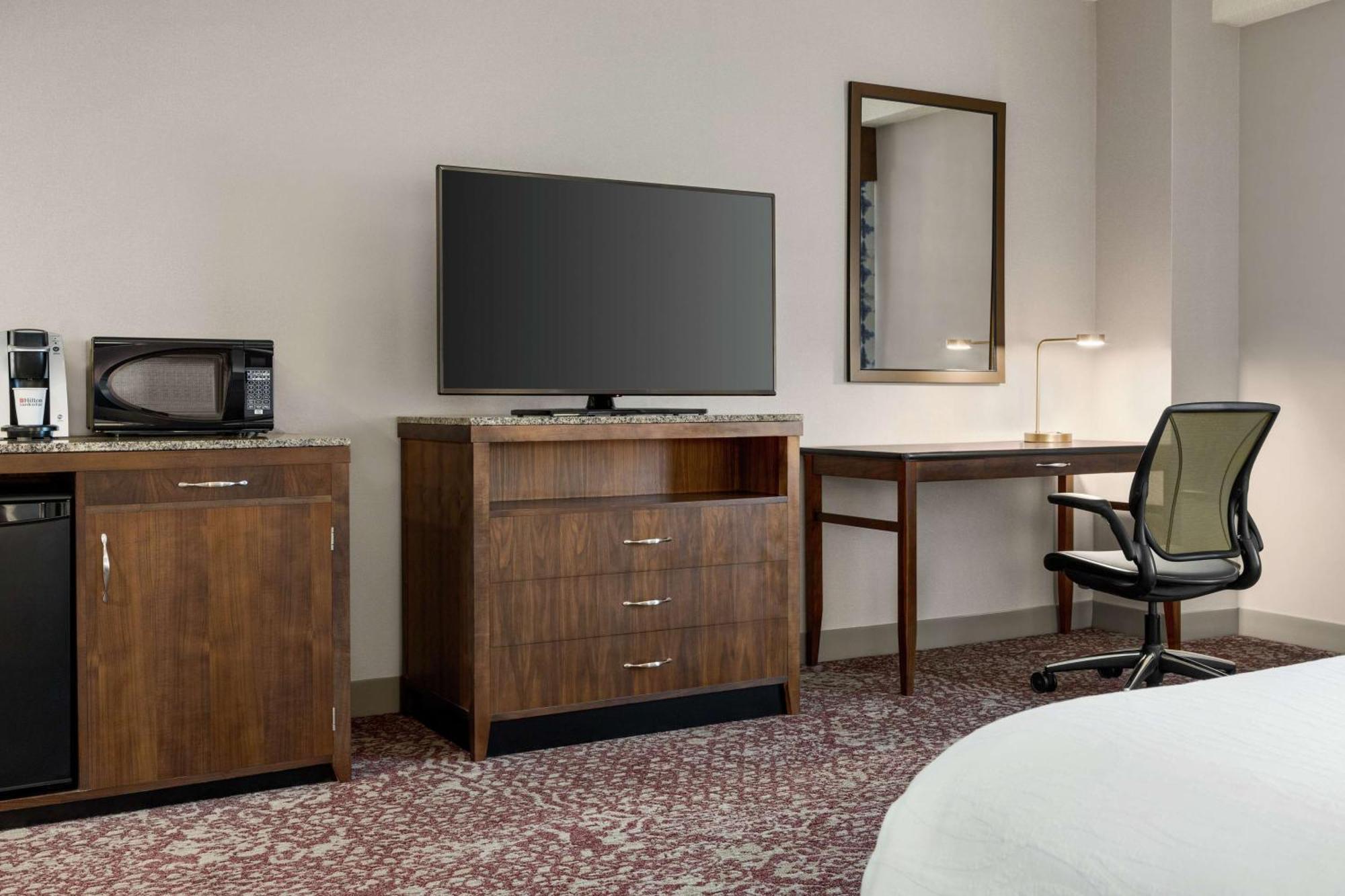 King Room - Hearing Accessible,1551483064:JPEG