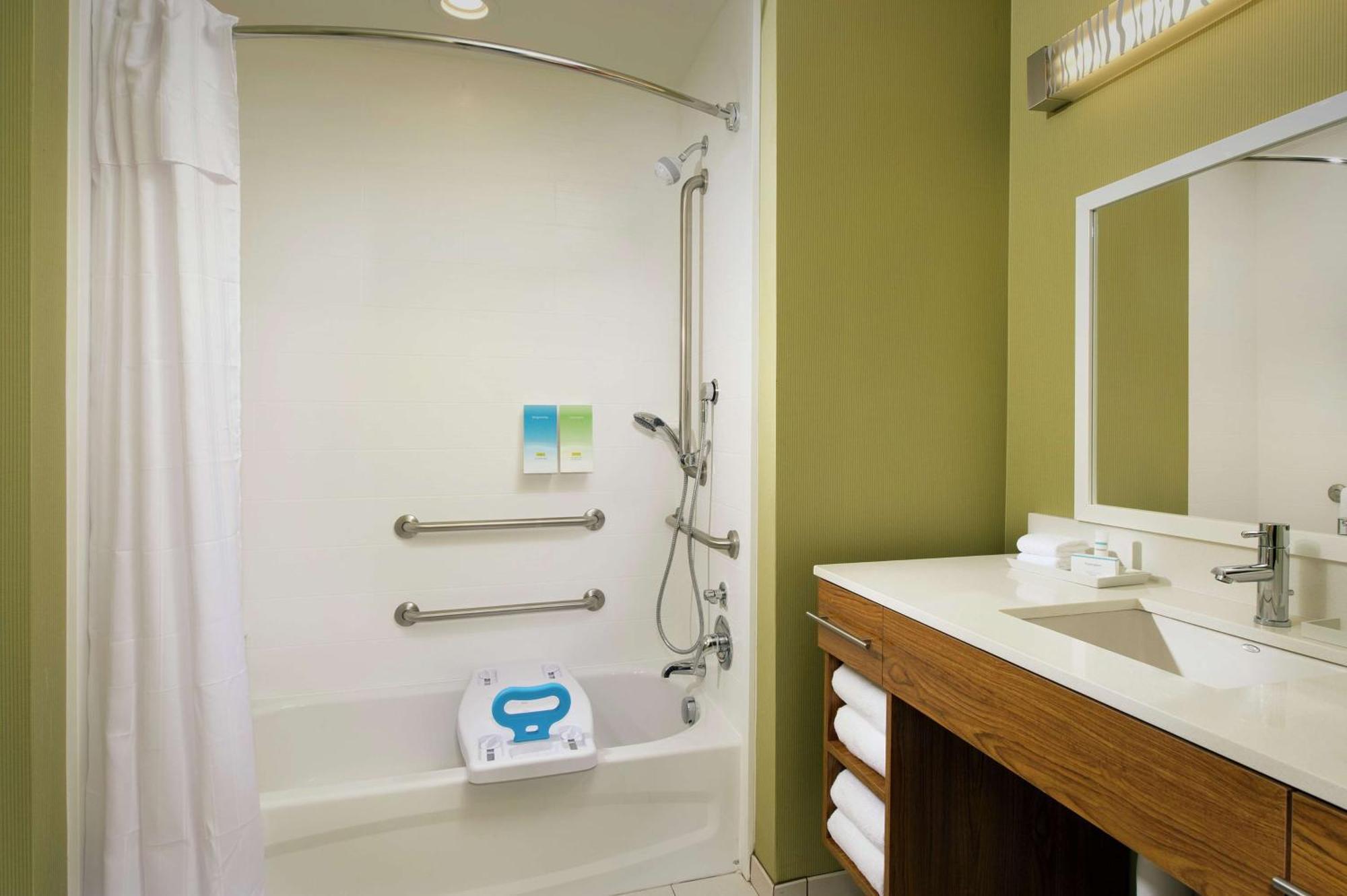 King Studio Suite - Mobility Access/Non-Smoking