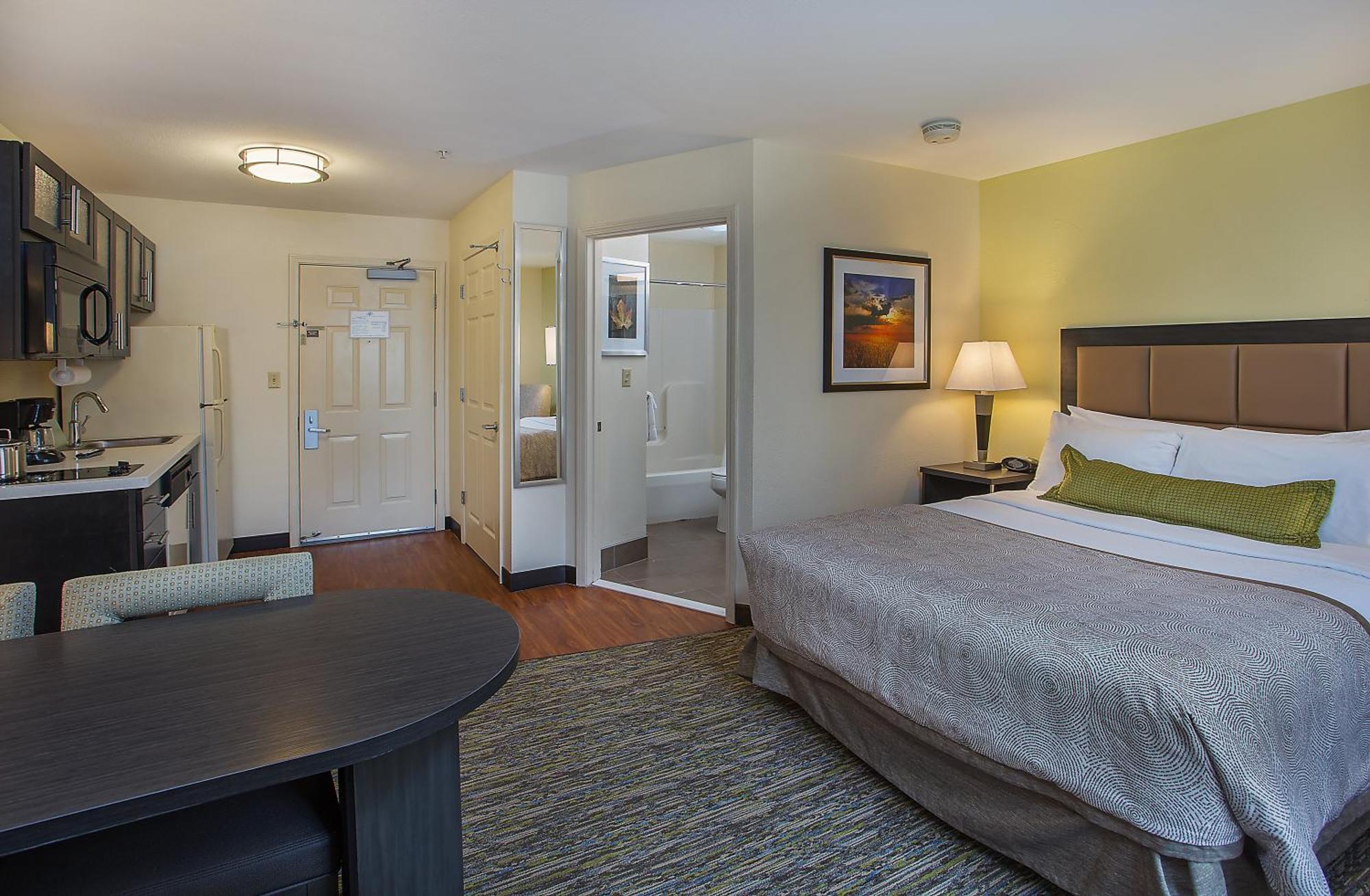 Studio Queen Suite