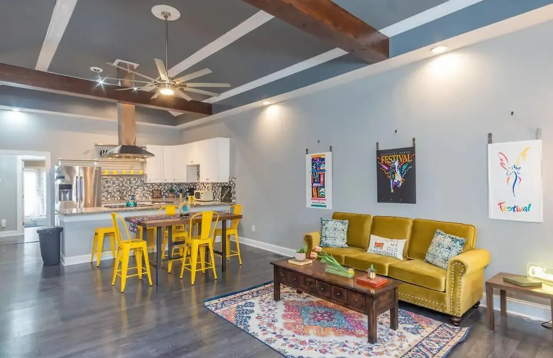 Swanky 3 Bedroom 2 5 Bath With King Bed Parking-1