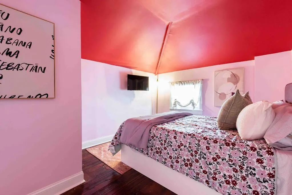 The Germantown Penthouse - Stylish Two Bedroom **Free Parking**-1