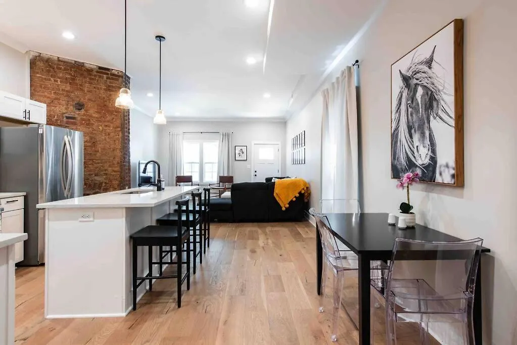 Newly Renovated 3 Bedroom Shelby Park Home **Free Parking**-1