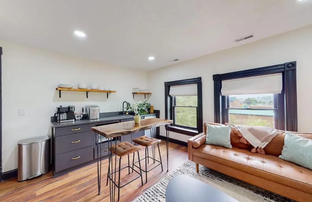 Stylish Top Floor 2 Kings Full Bathroom With Tub-1