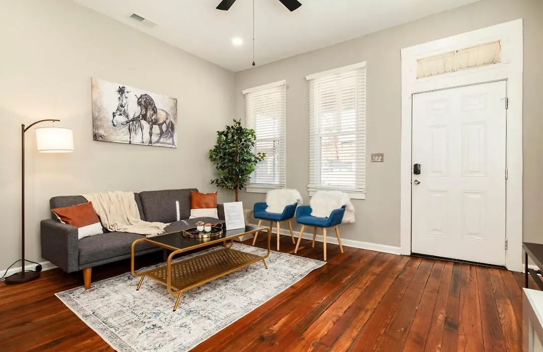 Historic Cozysuites 4Br 2Ba With Modern Touches!-1