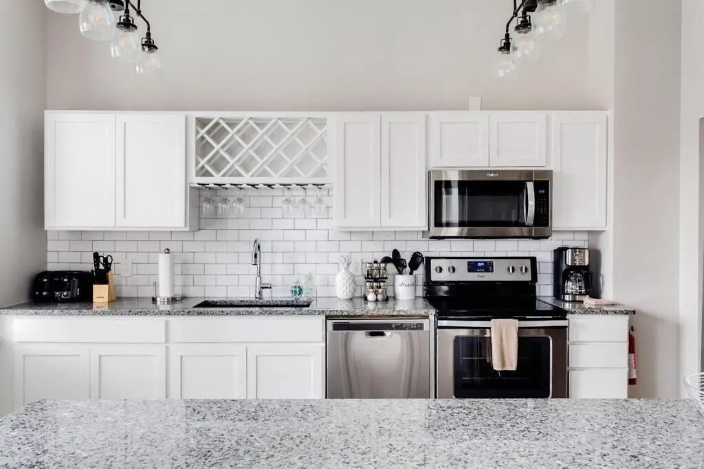 2 Bd 2 B Natural Light Walkable Parking-1
