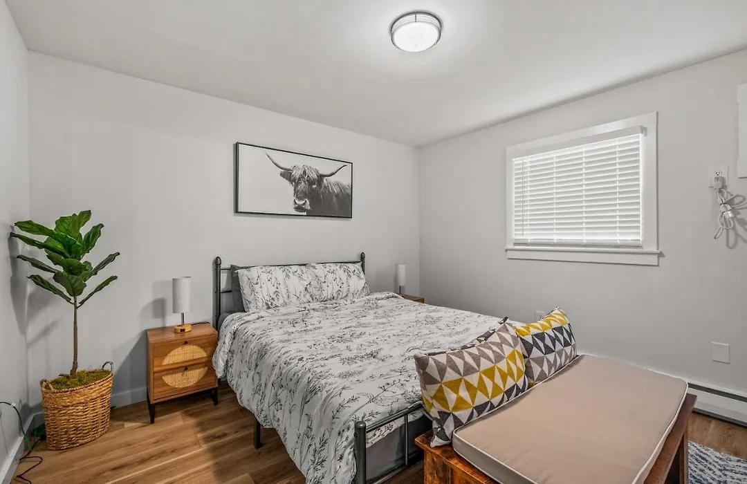 Cozy Condo Near Downtown!-1