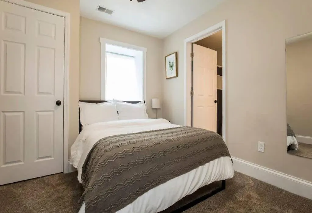 Spacious 3Br House With Backyard In Nulu Cozysuites-1