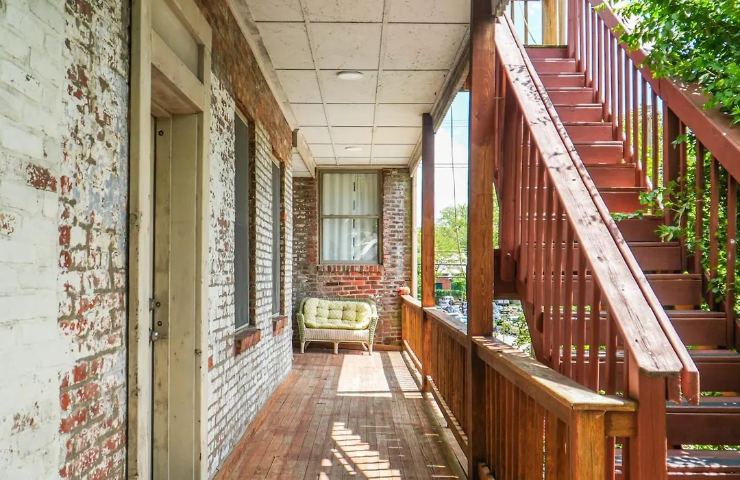 Downtown Loft Sleeps 6 - Pool Table Shuffleboard-1