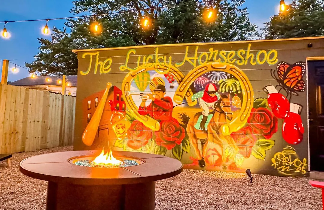 The Lucky Horseshoe 4Br Derby Side Retreat-1