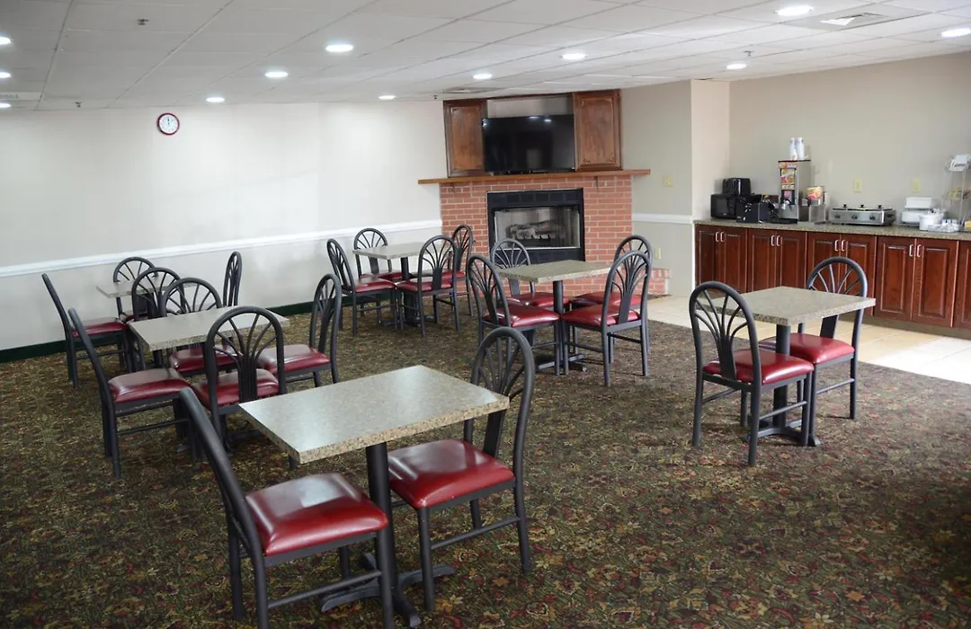 Super 8 By Wyndham Louisville/Expo Center-1