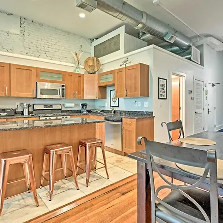 Walk To Dtwn Distilleries: Nulu Art District Loft-2