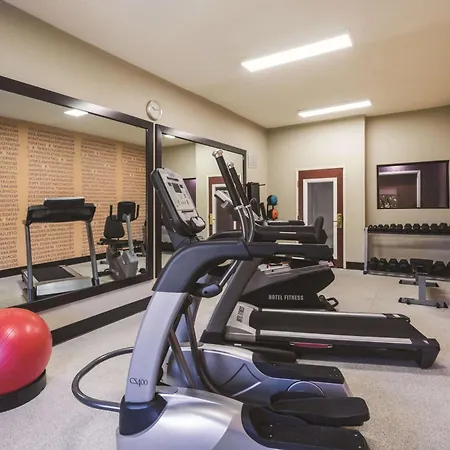 La Quinta Inn & Suites By Wyndham Louisville East-3