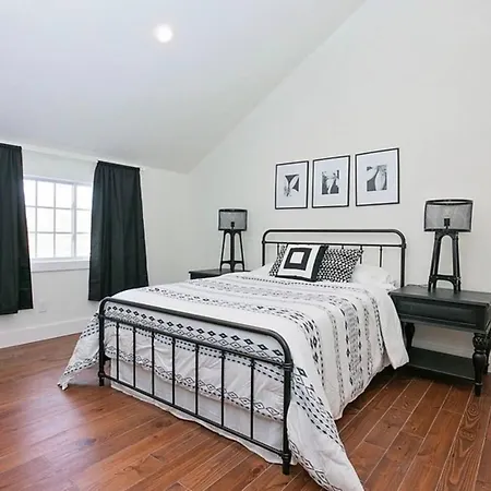 Cottage Park Carriage House--Rest And Explore With Hollyhock-2