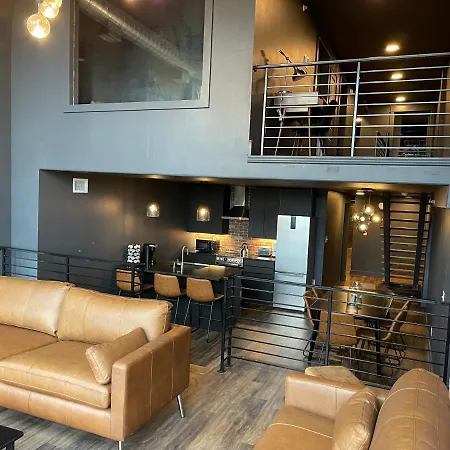 Derby City Plush Loft --- 6 Bed 4 Bath By Hollyhock Suites-3