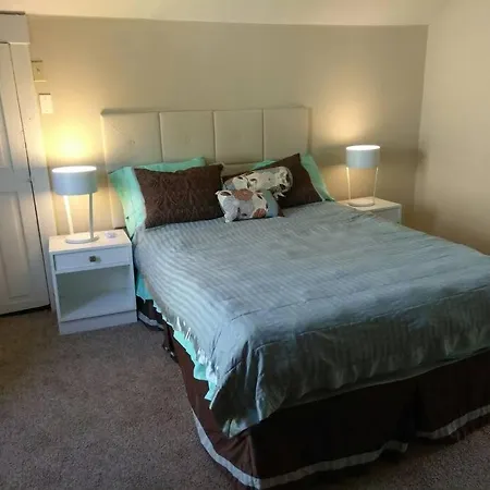 3 Bedroom In The Hipstoric Highlands-3