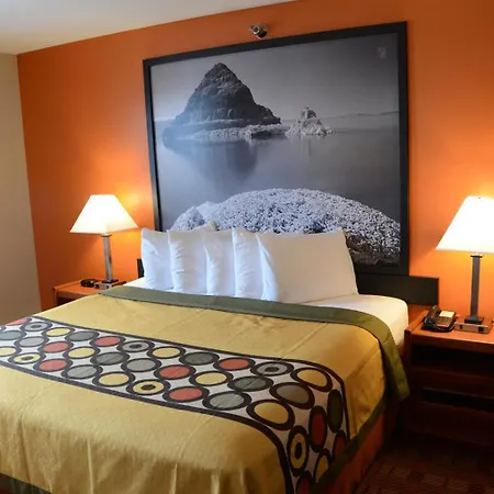 Super 8 By Wyndham Louisville/Expo Center-2