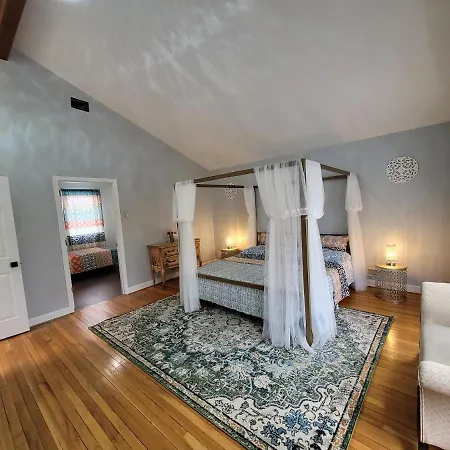 Peaceful+Large+Private 6 Bedroom Amazing Retreat.-3