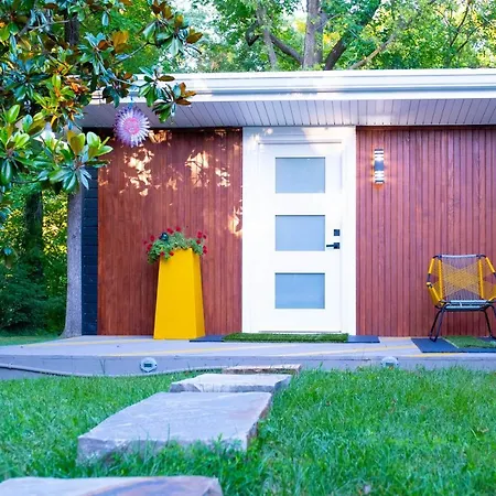 Spectacular Home In Middletown With Acres Of Privacy-3