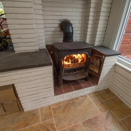 Spectacular Home In Middletown With Acres Of Privacy-2