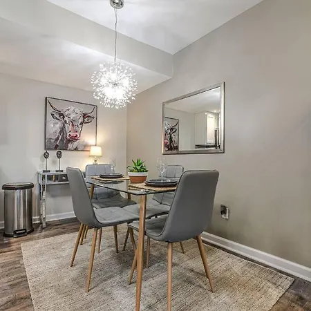 Ground Level Flat With Washer-Dryer & Easy Parking-3