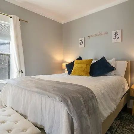 Cozy Bardstown Rd Apt: W/D, Fast Wifi, Parking-3