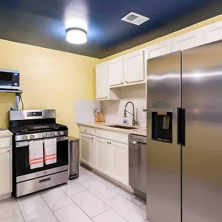 Blueberry Lemondrop Germantown 2 Bedroom Apartment-3