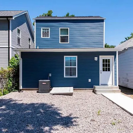Newly Renovated 3 Bedroom Shelby Park Home **Free Parking**-2