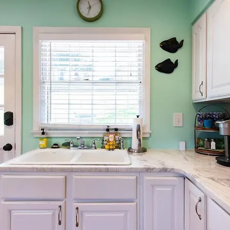 Charming 2 -Bedroom Home Near The Highlands-2