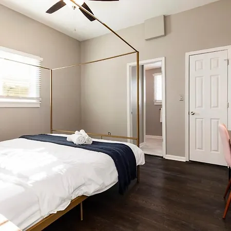 Historic Cozysuites 4Br 2Ba With Modern Touches!-3