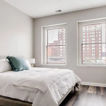 2 Bd 2 B Natural Light Walkable Parking-3