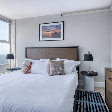 Cozysuites 800 Tower 1Br With Gym! 08-2