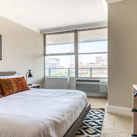 Two 800 Tower Cozysuites With Gym! 7Fl-3