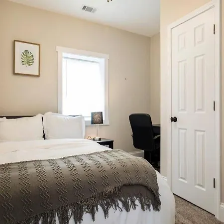 Spacious 3Br House With Backyard In Nulu Cozysuites-2