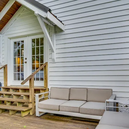 Charming Louisville Retreat W/ Patio & Fireplace!-3