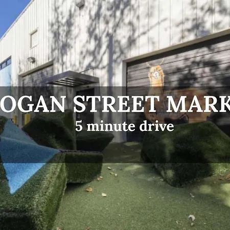 Remodeled Modern Home - Private Backyard & Games!-3