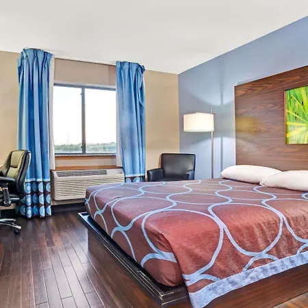 Super 8 By Wyndham Louisville Airport-3