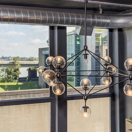 Derby City Plush Loft --- 6 Bed 4 Bath By Hollyhock Suites-2